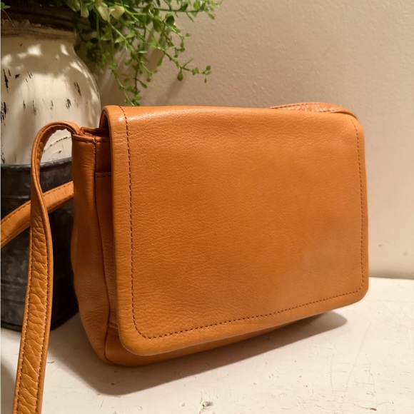 HOBO Handbags - HOBO International Tan Leather Crossbody Bag